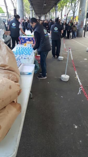 Distribution de colis alimentaires